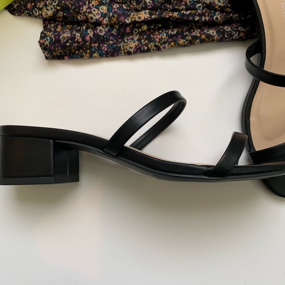 Black vegan leather slide strappy low heel sandals - Picture 3 of 4